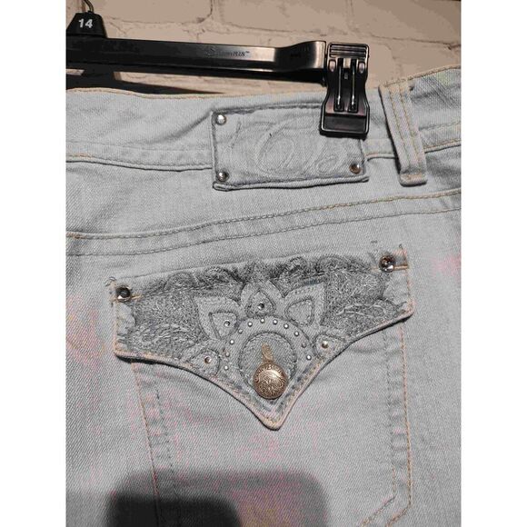 Code Bleu stretchy plus sized mid-highrise denim shorts * - Picture 3 of 4